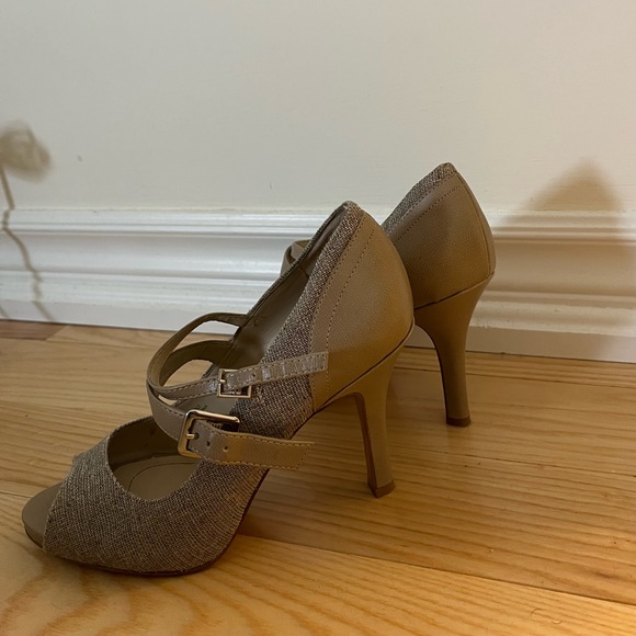 Tahari High Heels - Picture 4 of 4